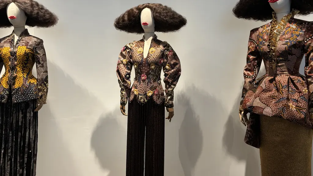 Terinspirasi dari Batik Sekar Jagat khas Madura, Nusanova 2.0 menghadirkan koleksi yang menampilkan sisi modern tanpa meninggalkan nilai budaya Indonesia. (Foto/Dok: Nusanova 2.0)