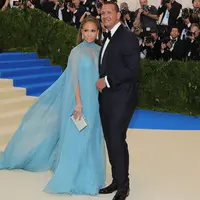 Di tengah kebahagiaan seseorang kerap seringkali gangguan atau berita tak sedap yang hadir di tengahnya. Seperti halnya hubungan Jennifer Lopez dan Alex Rodriguez yang mulai terjalin belum lama ini. (AFP/Bintang.com)