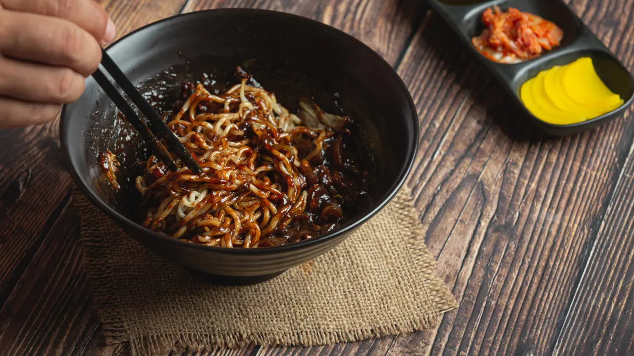 Resep Mie Gochujang Rumahan Ala Korea yang Pedas dan Menggugah Selera