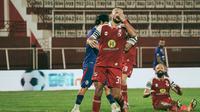 Ekspresi sedih winger Barito Putera, Murilo Mendes saat gagal memanfaatkan peluang di depan gawang Arema FC dalam laga pekan ke-27 BRI Liga 1 2024/2025  di Stadion Gelora Supriyadi, Blitar, Kamis (13/3//2025). (Bola.com/Iwan Setiawan)