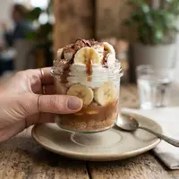 Resep Banoffee Cup Pisang Karamel Tanpa Oven (AI Generated)