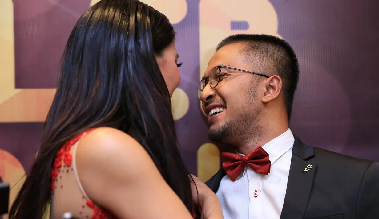 Saat ditemui dalam acara Seleb On News Awards 2017 di MNC Tower, Jakarta Selatan, Kamis (9/2) malam keduanya menjelaskan mengenai foto tersebut. Bahwa foto itu ijab kabul saat keduanya menjalani syuting bareng pertama kalinya. (Adrian Putra/Bintang.com)