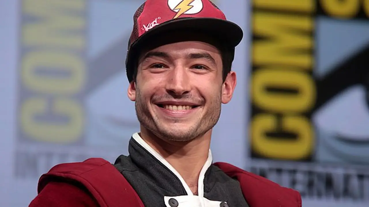 Ezra Miller dalam acara San Diego Comic Con International 2017 untuk film Justice League di San Diego Convention Center, San Diego, California. (Gage Skidmore via Wikimedia Commons)