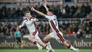 Tiga gol kemenangan Roma masing-masing dicetak Artem Dovbyk, Stephan El Shaarawy, dan bunuh diri Nicola Leali. Genoa sempat menyamakan skor berkat gol Patrizio Masini. (AFP/Filippo Monteforte)