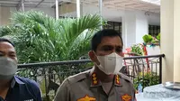 Kapolres Metro Depok, Kombes Imran Edwin Siregar saat di temui di salah satu ruangan Polres Metro Depok. (Liputan6.com/Dicky Agung Prihanto)