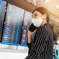 Tambahan karantina bagi WNA atau WNI setelah melakukan perjalanan ke luar negeri untuk mencegah omricon/copyright shutterstock