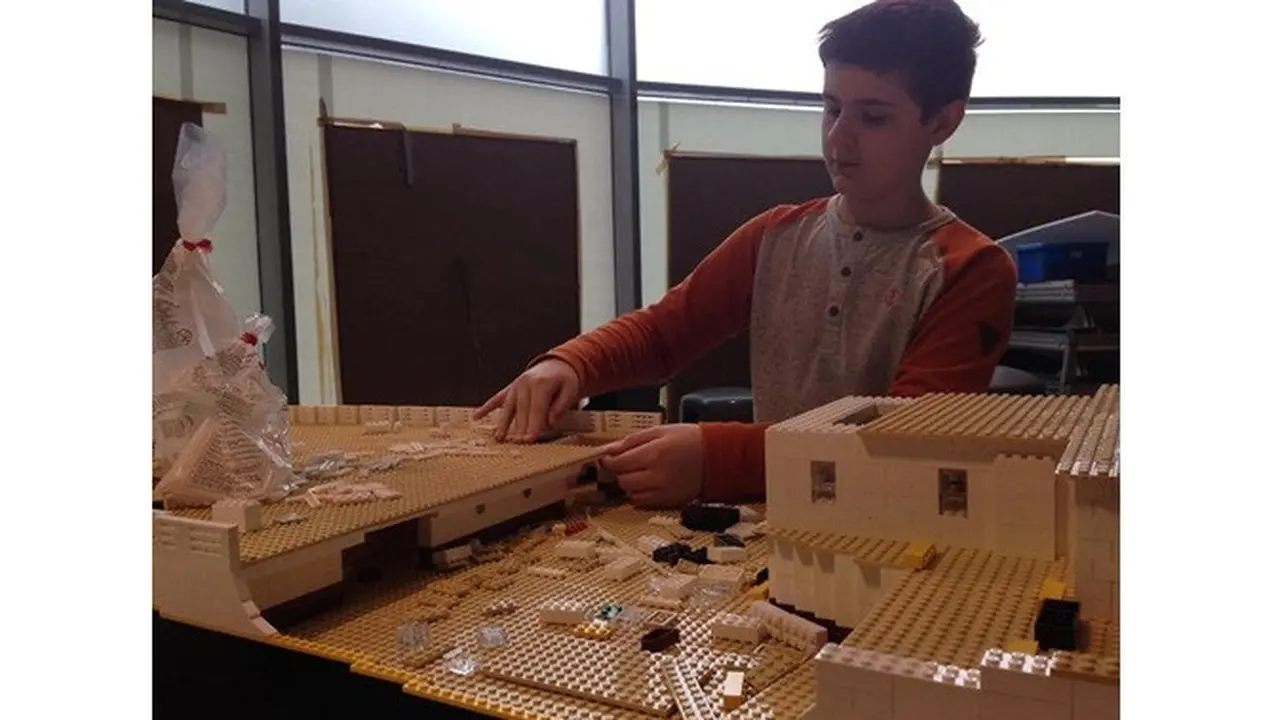 Idap Autisme, Anak Ini Berhasil Buat Miniatur Kapal Titanic Terbesar di Dunia