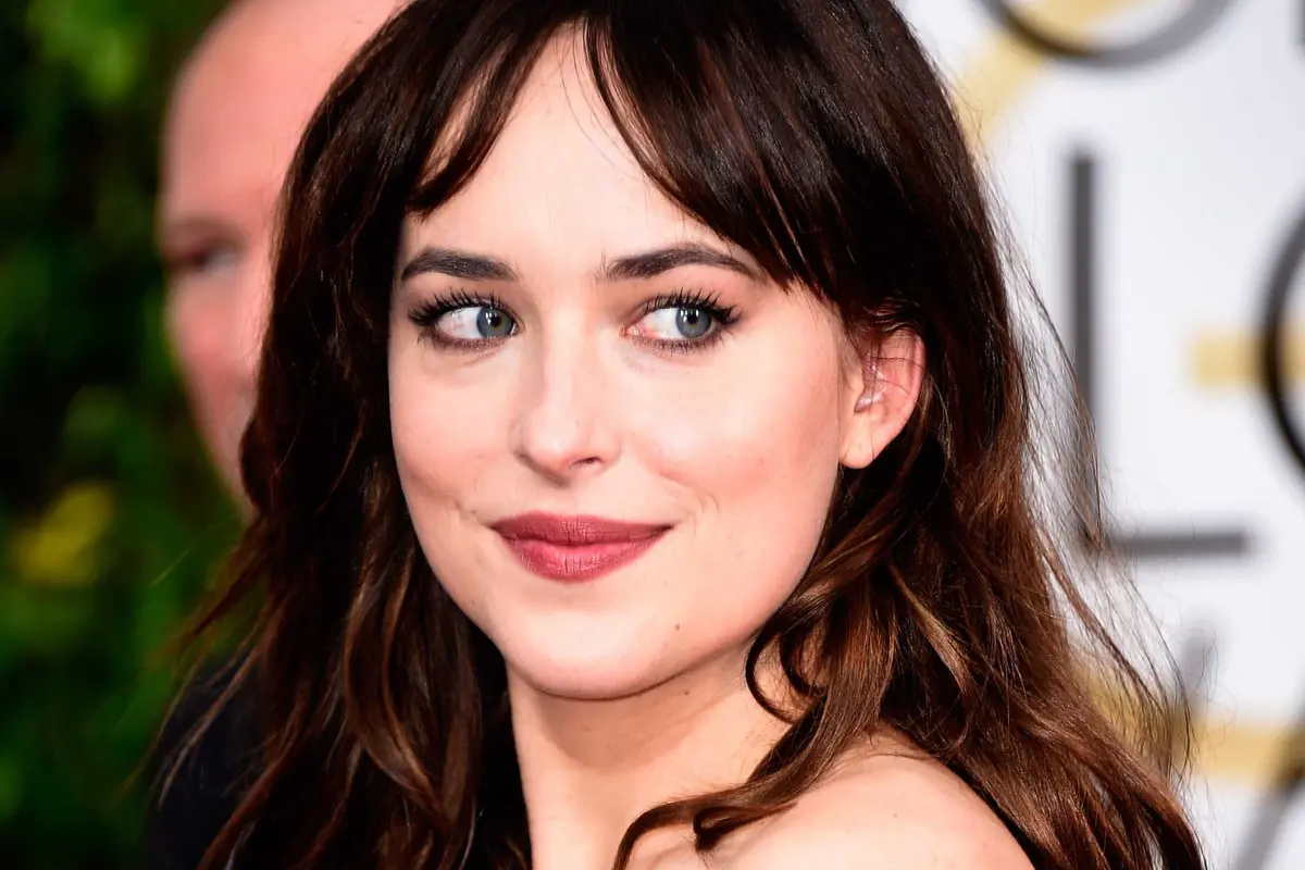10 Gaya Paling Stylish Dari Dakota Johnson