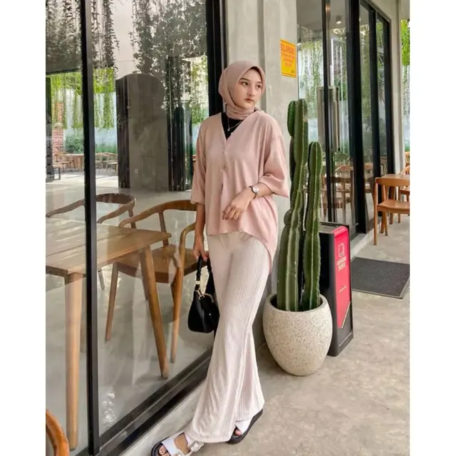 Kombinasi dengan celana cutbray