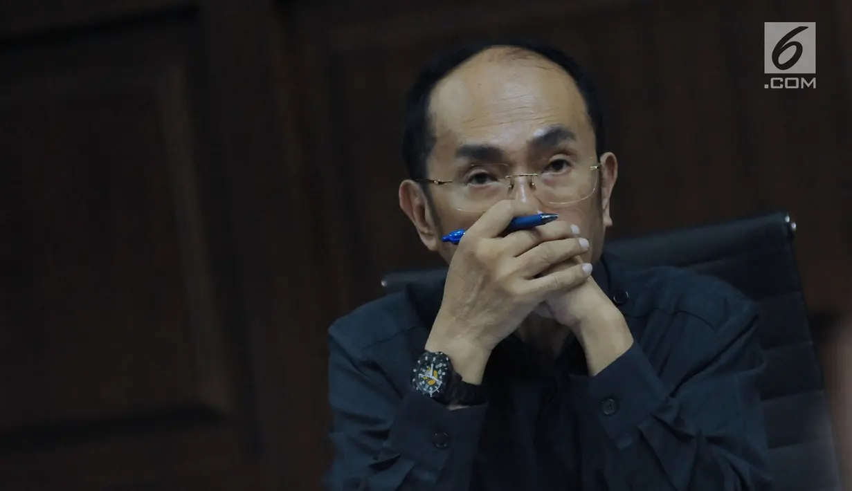 Terdakwa dugaan merintangi penyidikan korupsi e-KTP, Fredrich Yunadi menjalani sidang lanjutan di Pengadilan Tipikor, Jakarta, Kamis (26/4). Sidang mendengar keterangan saksi, salah satunya dokter spesialis jantung RSPH. (Liputan6.com/Helmi Fithriansyah)