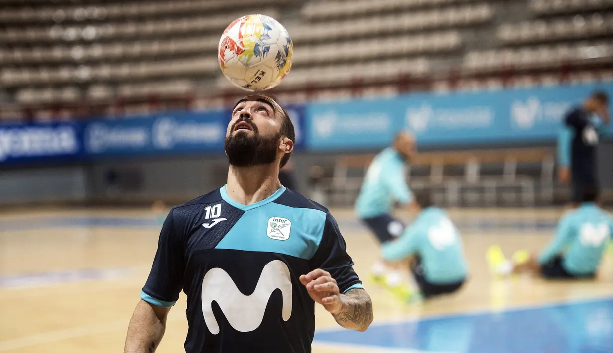 Ricadinho kemudian hijrah menuju Spanyol dengan membela Inter Movistar. Ia berhasil menorehkan gelar juara Liga Champions Futsal secara back to back pada musim 2016/17 dan 2017/18. (AFP/Pierre-Philippe Marcou)