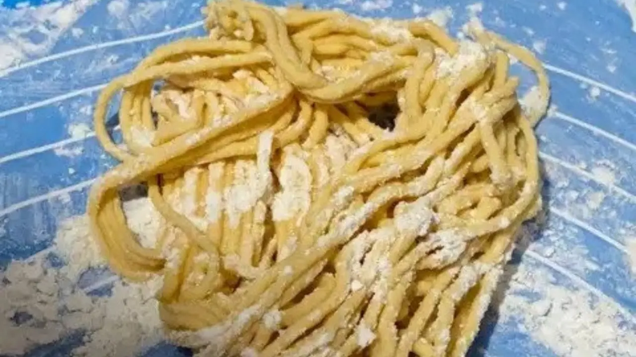 Resep mi berbahan buah pepaya. (dok. Cookpad @Fey_pawonmungil)