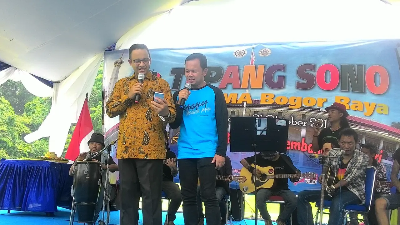 Gubernur DKI Jakarta Anies Baswedan bersama Wali Kota Bogor Bima Arya. (Liputan6.com/Achmad Sudarno)