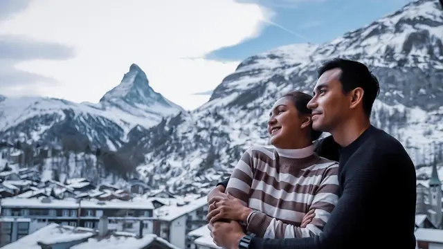 Potret Mesra Darius Sinathrya dan Donna Agnesia