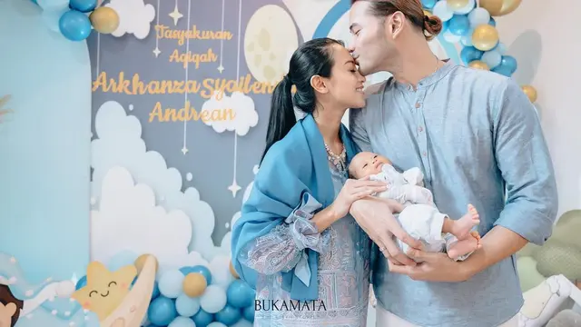 Tampil Kompak dengan Nuansa Biru, Ini 7 Momen Aqiqah dan Tasyakuran Anak Ketiga Sylvia Fully
