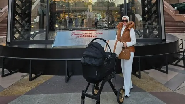 Harga Stroller Bayi Milik Syahrini Jadi Sorotan, Setara Motor (credit: instagram/princessyahrini)