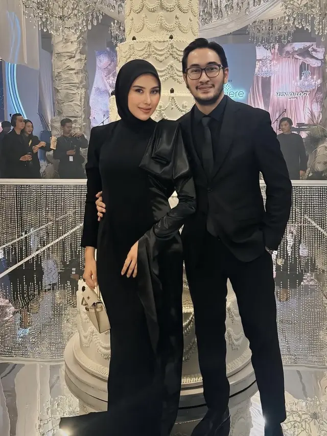 Gaya Pejabat dan Istri Pejabat Hadir Resepsi Luna Maya di Jakarta.