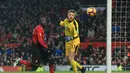 Penyerang MU, Romelu Lukaku gagal memanfaatkan peluang emas di mulut gawang Crystal Palace pada laga lanjutan Premier League yang berlangsung di stadion Old Trafford, Manchester, Minggu (25/11). MU bermain imbang 0-0. (AFP/Lindsay Parnaby)