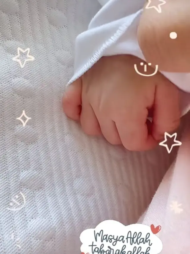 Jalani Pemotretan Newborn, Ini 6 Potret Bebingah Anak Erina Gudono Wajahnya Masih Ditutupi