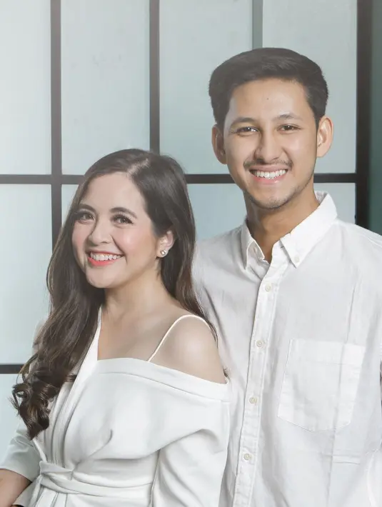 Kemudian Tasya membagikan kabar bahwa dirinya dan sang suami baik-baik saja. Mereka berusaha melewatinya dan yakin bisa menghadapinya bersama. (Instagram/tasyakamila)