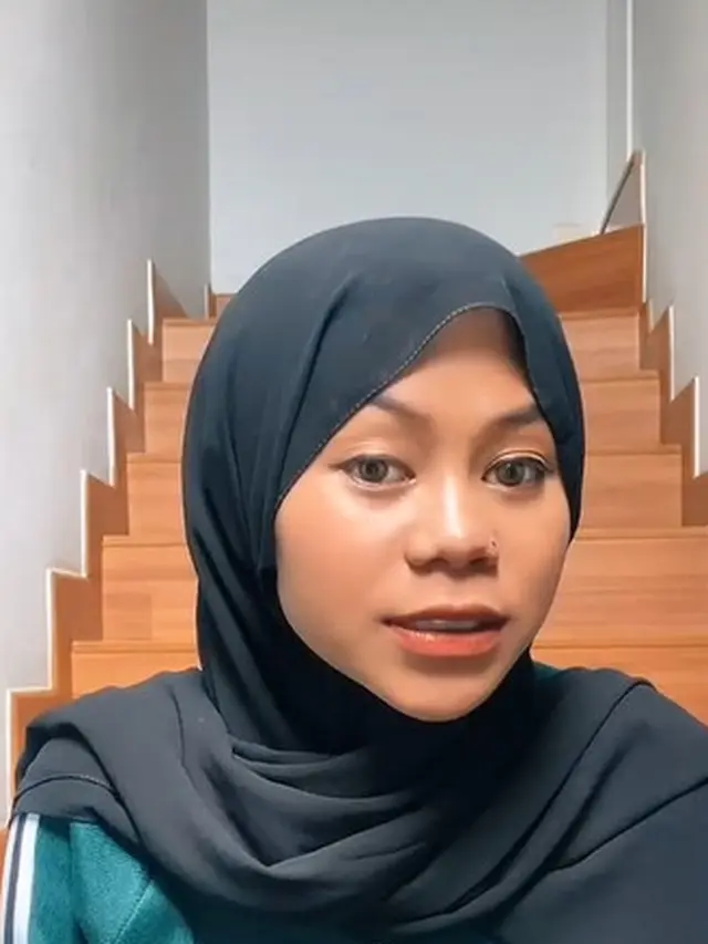 Bikin Pangling, Ini 6 Potret Terbaru Cimoy Montok yang  Kini Mantap Berhijab