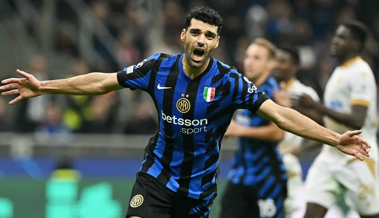Mehdi Taremi terpilih menjadi pemain terbaik dari kemenangan 4-0 Inter Milan atas Red Star Belgrade dalam laga matchday 2 League Phase Liga Champions 2024/2025 yang digelar di Giuseppe Meazza, Rabu (2/10/2024) dini hari WIB. (AFP/Gabriel Bouys)