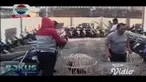 Arena judi sabung ayam di perkampungan Wiyung Surabaya, digerebek anggota Polsek Wiyung. tujuh pelaku judi sabung ayam berhasil ditangkap, dan belasan ekor ayam jantan aduan disita polisi.