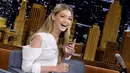 Warga net di twitter menduga batalnya Gigi Hadid tampil lantaran tindakannya beberapa waktu lalu yang cukup kontroversial dan tersebar di media sosial. Di mana Gigi menirukan tampilan masyarakat Asia dengan menyipitkan mata.  (AFP/Cindy Ord)