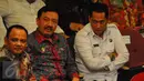 Kepala BIN, Budi Gunawan (tengah) dan Kepala BNN, Budi Waseso (kanan) saat menghadiri acara HUT Megawati Soekarno Putri ke-70 di TIM, Jakarta, Senin (23/1). HUT Megawati dirayakan dengan menonton pementasan teater.(Liputan6.com/Angga Yuniar)