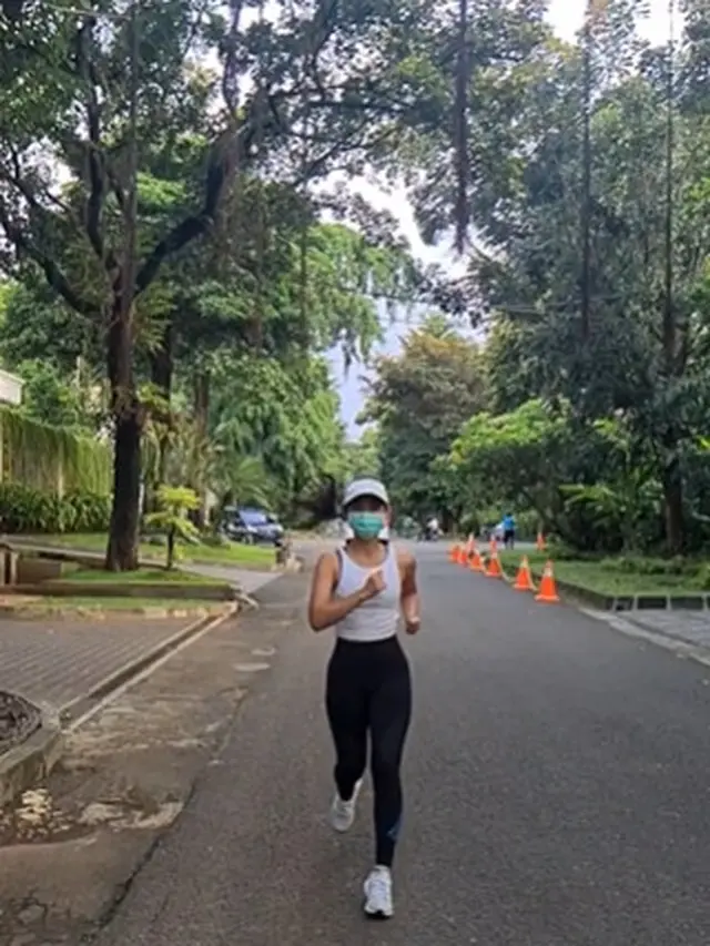 Meski Sibuk Syuting, Ini 6 Potret Sporty Metta Permadi saat Olahraga