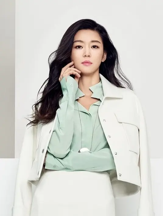 "Aku merasa kalau Jun Ji Hyun adalah tipe ibu yang membesarkan anak-anak yang kuat. Ia juga seorang ibu yang kuat," tutur seorang warganet. (Foto: Soompi.com)