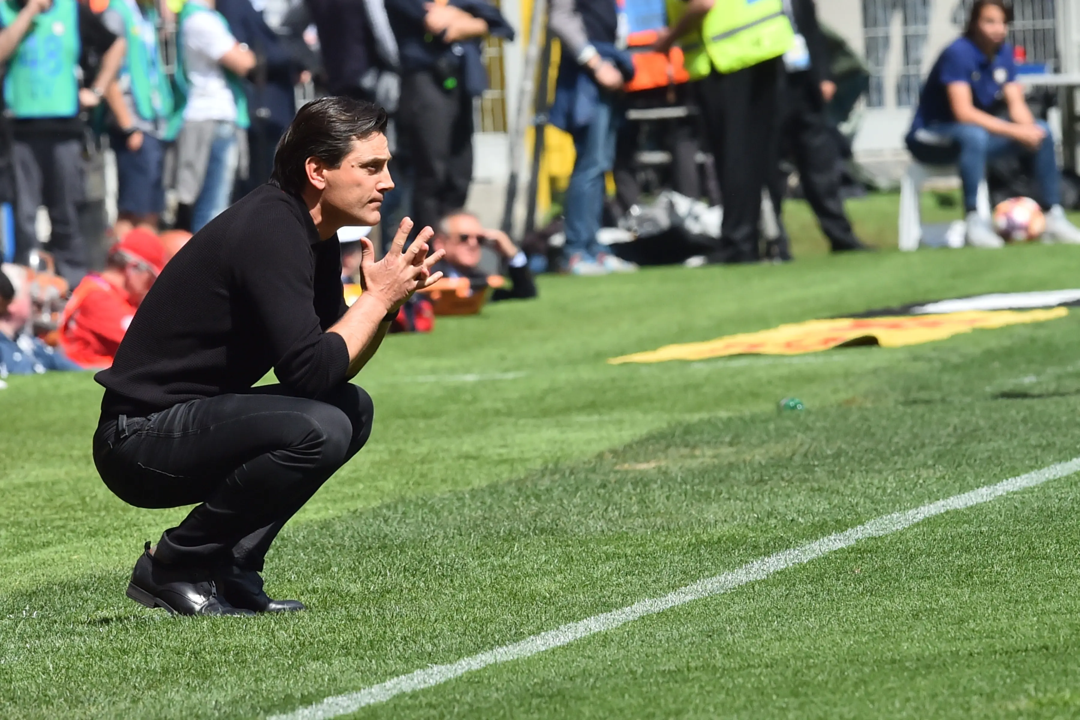 Pelatih AC Milan, Vincenzo Montella menanggapi kritik yang datang dari Silvio Berlusconi. (GIUSEPPE CACACE / AFP)