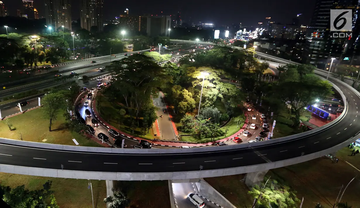 Pemandangan Simpang Susun Semanggi pada petang hari sebelum diresmikan Presiden Joko Widodo yang bertepatan dengan Hari Ulang Tahun ke-72 Kemerdekaan Republik Indonesia (17/08) (Liputan6.com/Johan Tallo)