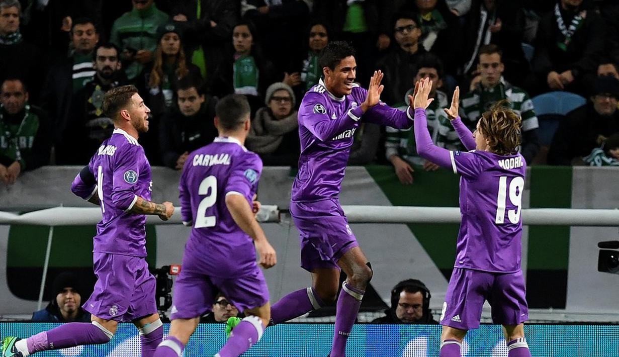 Real Madrid menang 2-1 atas Sporting CP pada laga kelima Grup F Liga Champions di Estadio Jose Alvalade, Selasa (22/11/2016). (AFP/Francisco Leong)