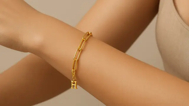 Model Gelang Emas 24 Karat Paperclip Minimalis yang Lagi Hits 2025/Ilustrasi gambar AI