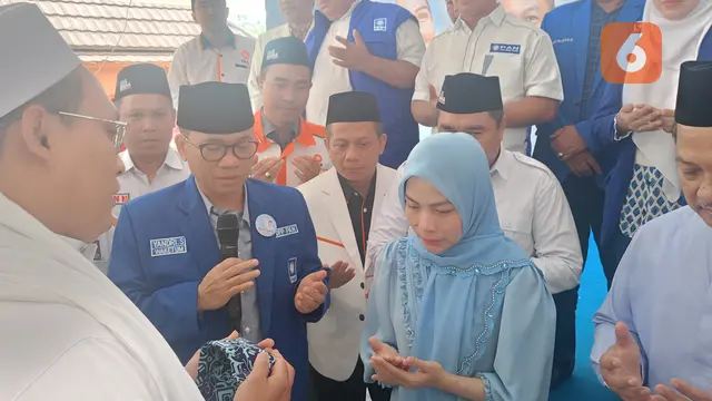 Yandri Susanto, Wakil Ketua MPR, Temani Istrinya di Pilkada Kabupaten Serang 2024. (Kamis, 29/08/2024). (Yandhi Deslatama/Liputan6.com).