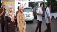 Tangkapan layar video penangkapan dan penahanan Kades Jeruklegi Kulon, Cilacap, IR oleh Kejari Cilacap. (Foto: Liputan6.com/Kejari Cilacap/Muhamad Ridlo)