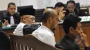 Mantan anggota Komisi VI DPR Fraksi Demokrat Tri Yulianto (kiri) saat dimintai keterangan kasus dugaan penerimaan gratifikasi Kementerian ESDM dengan terdakwa Sutan Bhatoegana di Pengadilan Tipikor, Jakarta, (7/5/2015). (Liputan6.com/Andrian M Tunay)