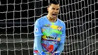 Aksi hebat Emil Audero Mulyadi untuk Cremonese saat bertandang ke markas Hellas Verona dalam laga pekan ketiga Serie A 2025/2026 di Stadio Marcantonio Bentegodi, Selasa (16/9/2025) dini hari WIB. (Dok. Cremonese)