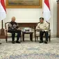 Wakil Presiden Jusuf Kalla berbincang dengan CEO ISS Group Jeff Gravenhorst dan CEO ISS Indonesia Elisa Lumbantoruan. (ISS Indonesia)