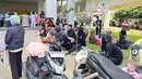 Pasien dievakuasi ke luar rumah sakit setempat menyusul gempa di Palu, Sulawesi Tengah, Selasa 16 Juni 2026. (AP Photo/Taufan Bustan)