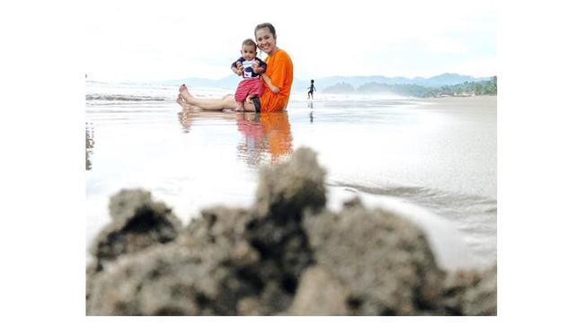 7 Potret Kebersamaan Raya Kitty dan Anak, Kompak Banget