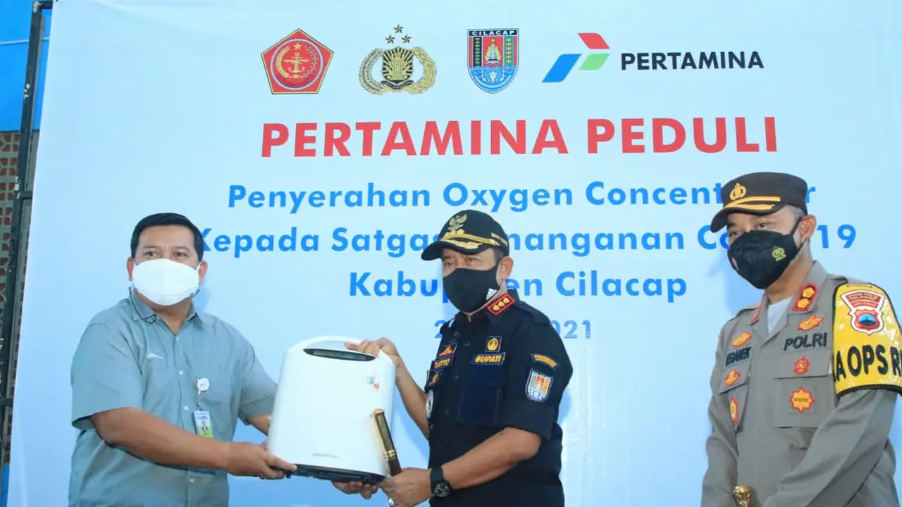Kilang Pertamina Cilacap menyerahkan sebanyak 50 unit Oxygen Concentrator, guna memenuhi kebutuhan oksigen para penderita Covid-19.
