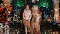 Pemain PSS Sleman, Riki Dwi Saputro menikahi gadis pujaannya, Delly Noer Oktaviani, pada Sabtu (23/12/2023). (Dok PSS Sleman)