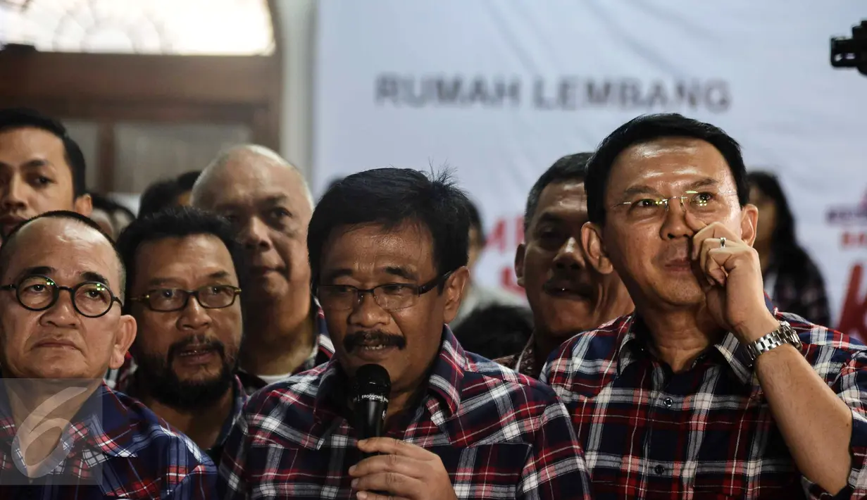 Cawagub DKI Jakarta,  Djarot Saiful Hidayat memberikan keterangan di Rumah Lembang, Jakarta, Rabu (16/11). Djarot menegaskan bahwa penetapan tersangka Ahok malah lebih menguatkan dukungan pada pasangan Ahok-Djarot. (Liputan6.com/Faizal Fanani)