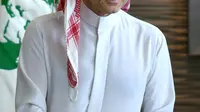 Alwaleed tiba untuk menggelar konferensi pers terkait niat beramalnya di Riyadh, Arab Saudi, Rabu (1/7/2015). Dana senilai USD 32 miliar, atau Rp 427 triliun rencananya akan disalurkan ke Yayasan Al Walid. (AFP/Fayez Nureldine)