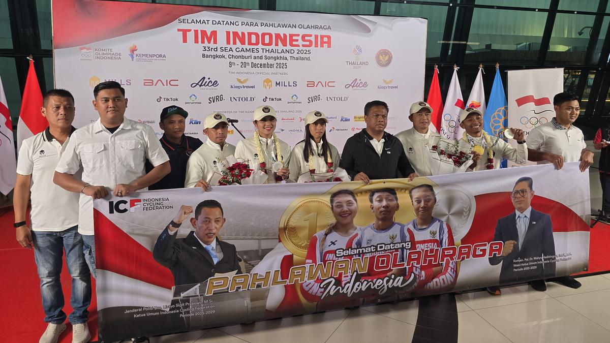 Rebut Emas dan Perak di SEA Games 2025, Rendy Varera Sanjaya Disambut Tanjidor saat Pulang ke Indonesia