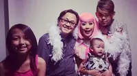 Pinkan Mambo Rawat 5 Anak Tanpa Bantuan Baby Sitter