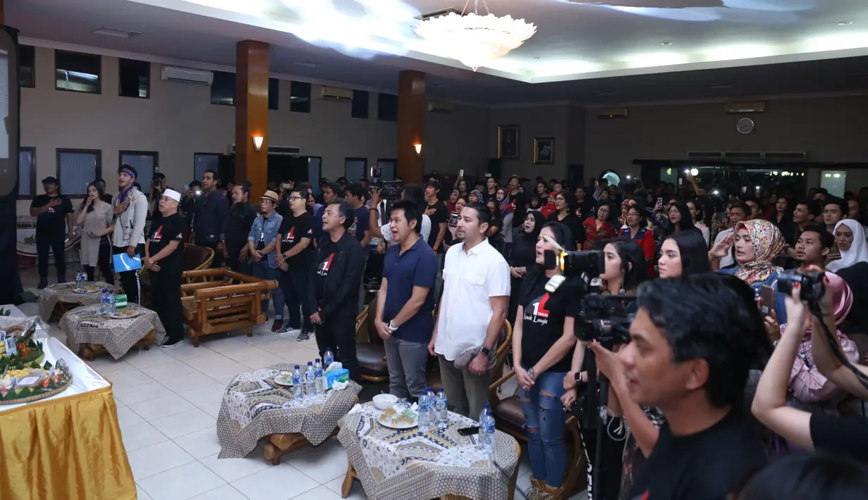 Perayaan satu tahun sinetron Anak Langit berlangsung di Taman Anggrek Indonesia Permai, Taman Mini Indonesia Indah, Jakarta Timur, Selasa (20/2/2018). (Nurwahyunan/Bintang.com)