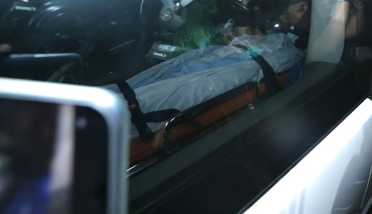 Jenazah Glenn Fredly keluar RS (Deki Prayoga/Dream.co.id)